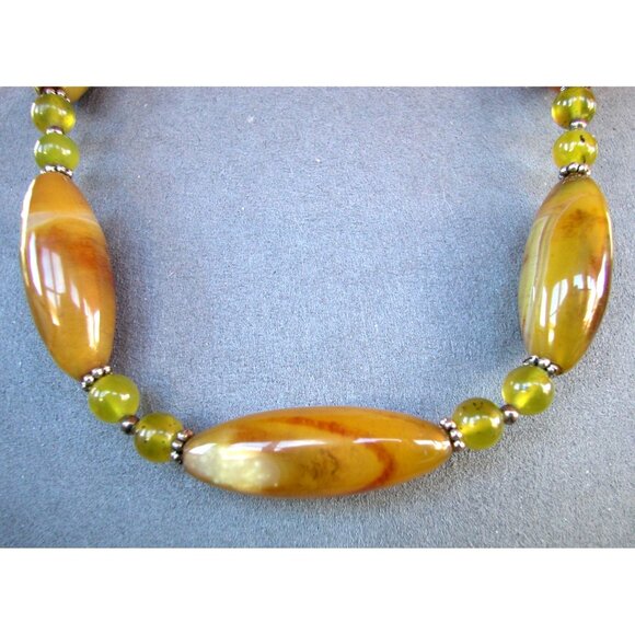 Vintage Olive Green Glass Bead Necklace/Metal Accents 20" - Picture 2 of 4